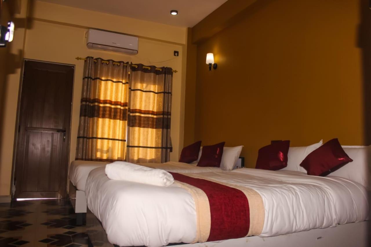 Hotel Flycatcher Chitwan- A Jungle Safari Home Sauraha Esterno foto