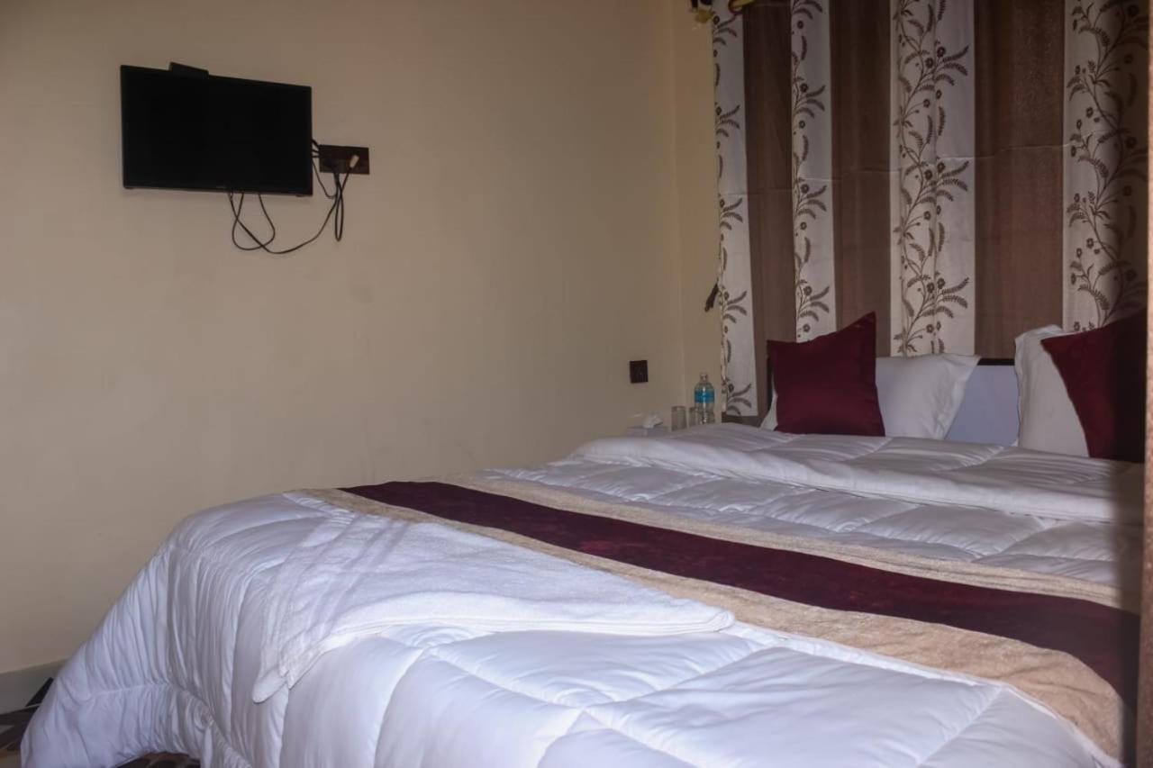Hotel Flycatcher Chitwan- A Jungle Safari Home Sauraha Esterno foto