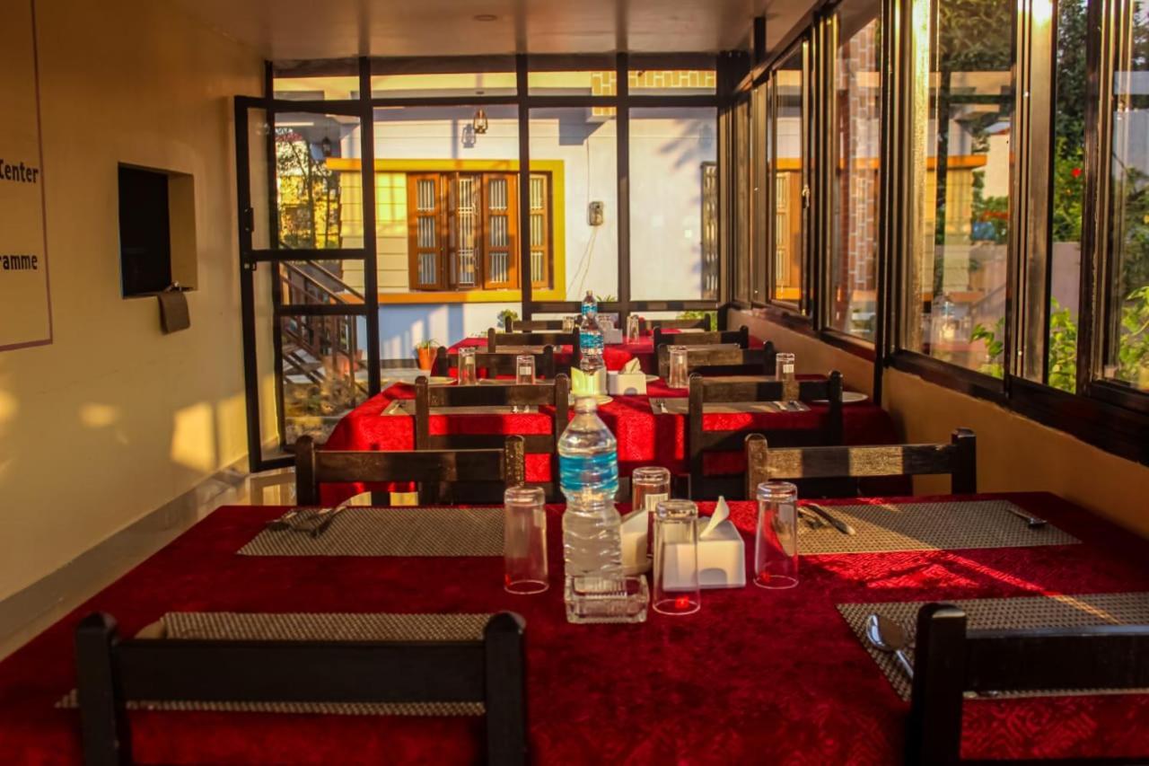 Hotel Flycatcher Chitwan- A Jungle Safari Home Sauraha Esterno foto
