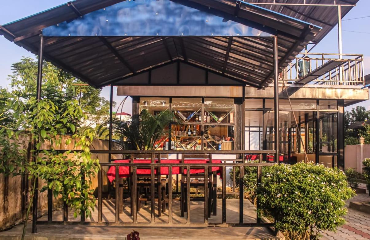 Hotel Flycatcher Chitwan- A Jungle Safari Home Sauraha Esterno foto
