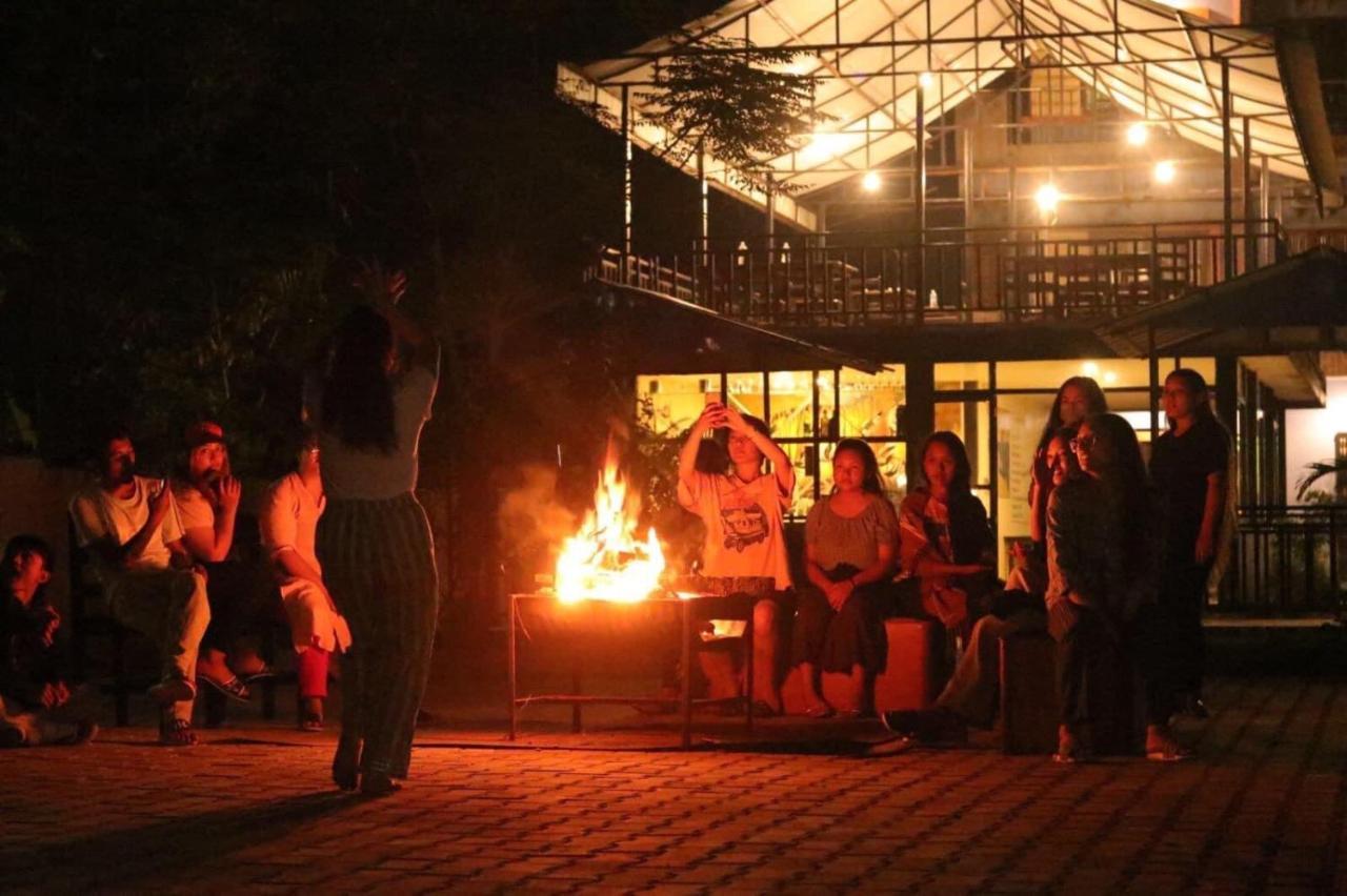 Hotel Flycatcher Chitwan- A Jungle Safari Home Sauraha Esterno foto