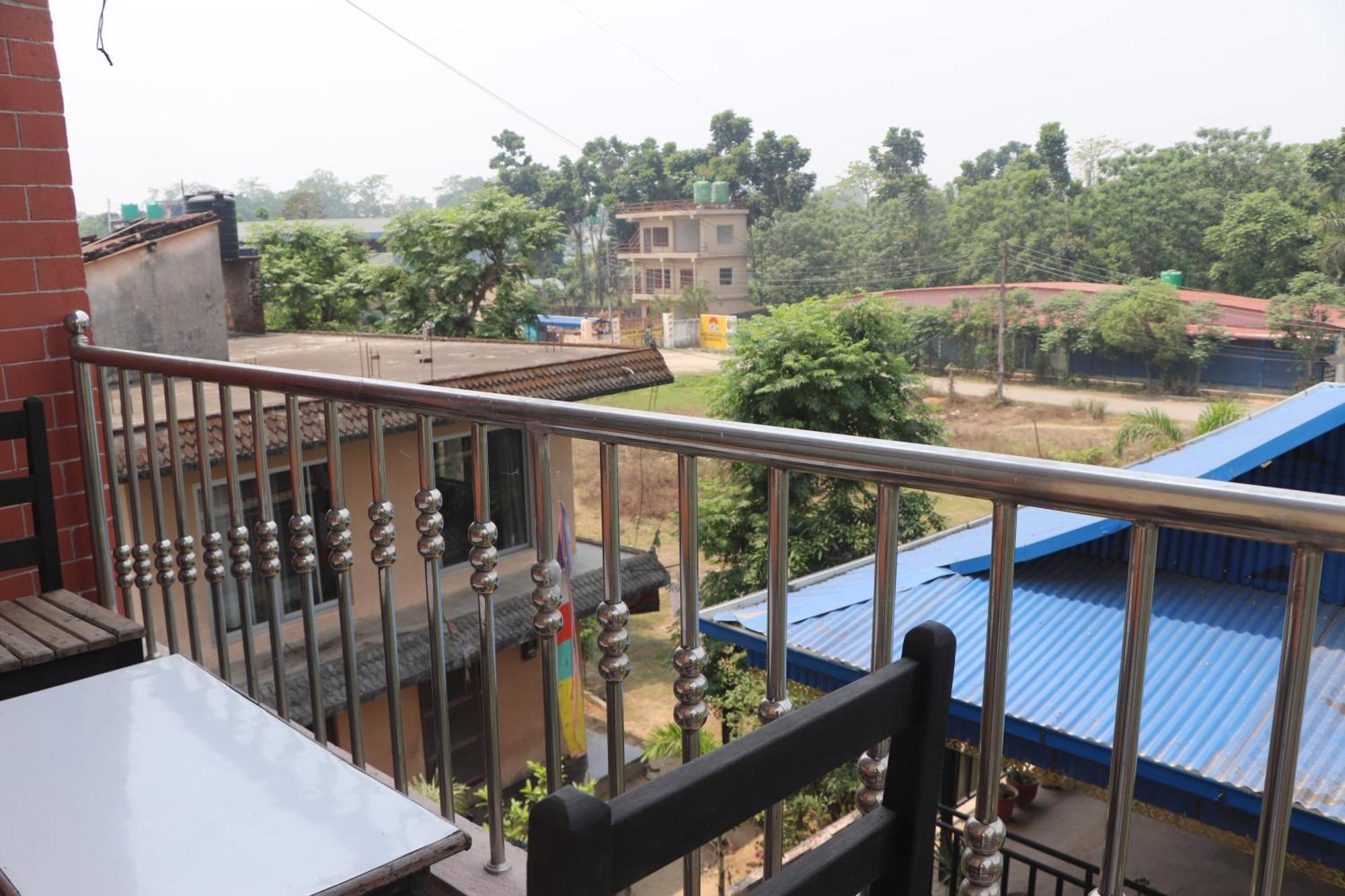 Hotel Flycatcher Chitwan- A Jungle Safari Home Sauraha Esterno foto