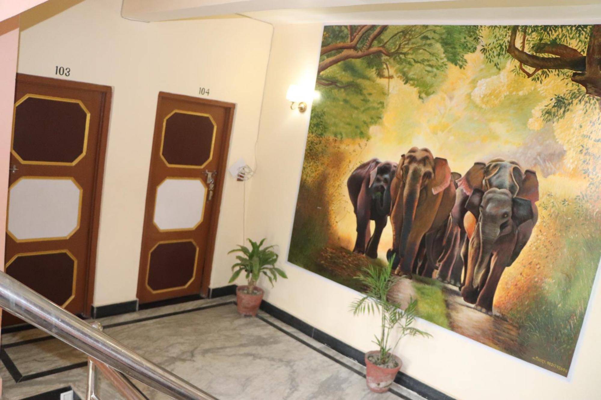 Hotel Flycatcher Chitwan- A Jungle Safari Home Sauraha Esterno foto