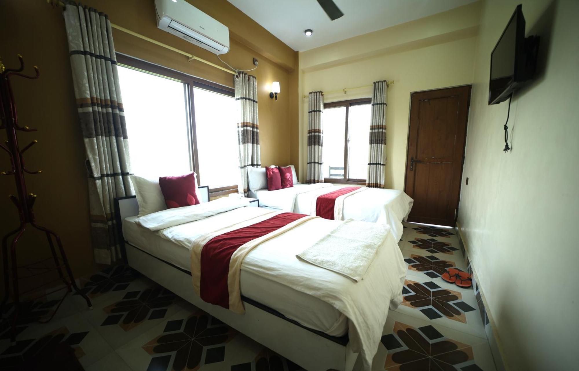 Hotel Flycatcher Chitwan- A Jungle Safari Home Sauraha Esterno foto