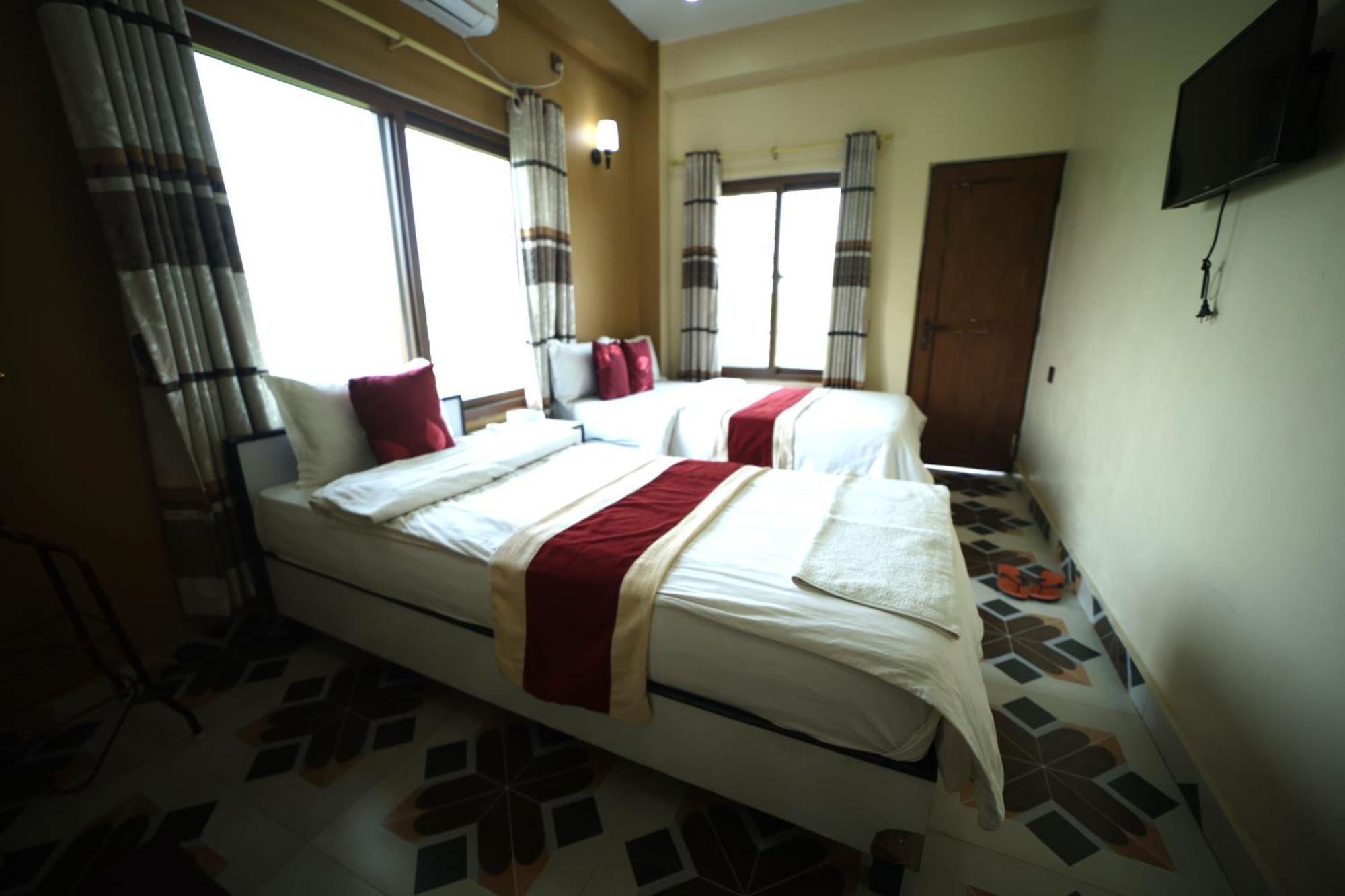 Hotel Flycatcher Chitwan- A Jungle Safari Home Sauraha Esterno foto
