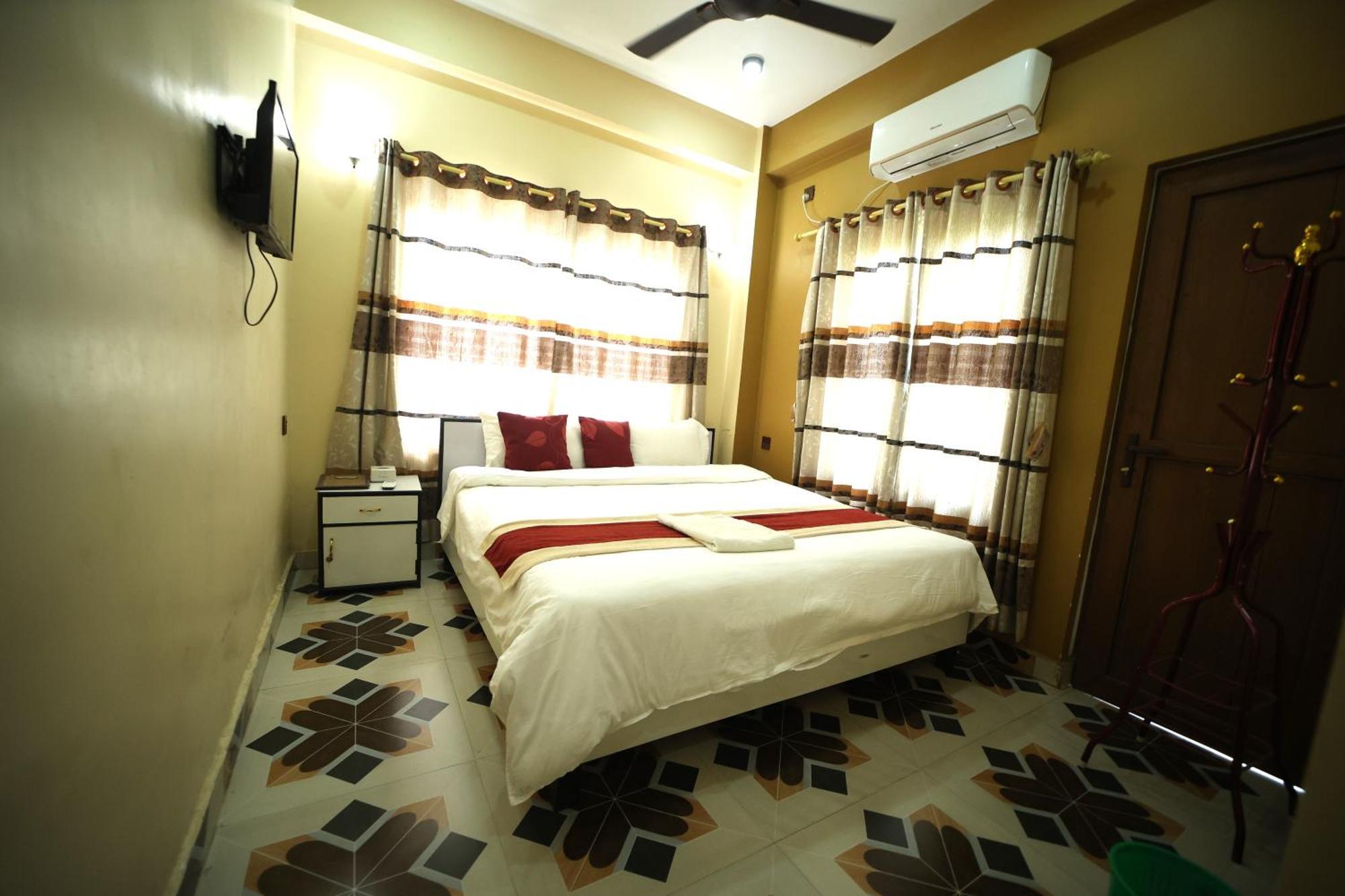 Hotel Flycatcher Chitwan- A Jungle Safari Home Sauraha Esterno foto
