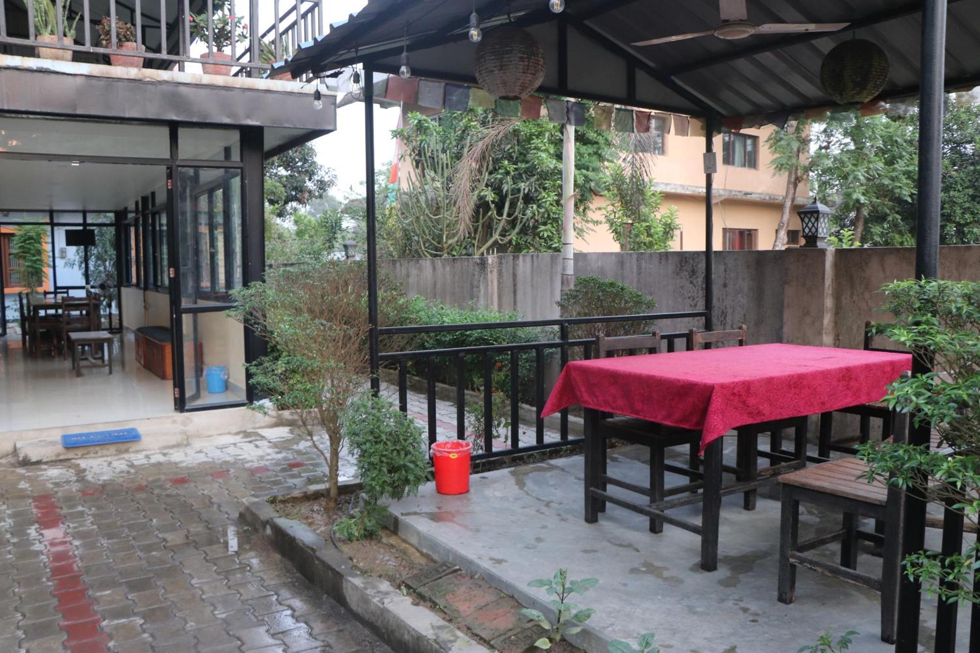 Hotel Flycatcher Chitwan- A Jungle Safari Home Sauraha Esterno foto