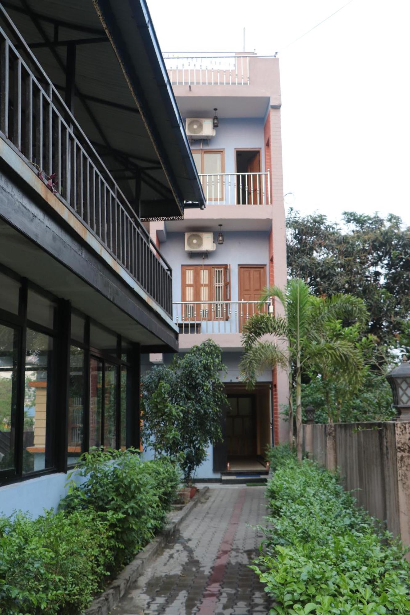 Hotel Flycatcher Chitwan- A Jungle Safari Home Sauraha Esterno foto