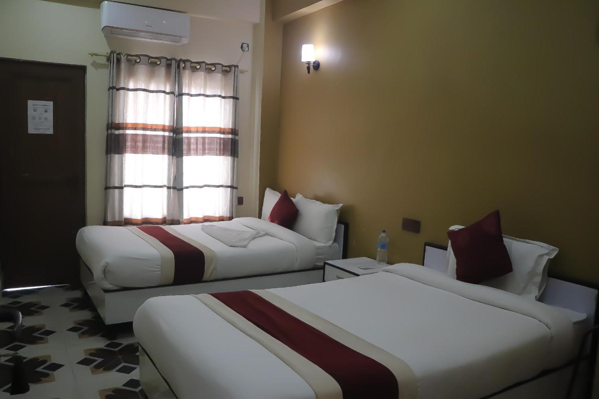 Hotel Flycatcher Chitwan- A Jungle Safari Home Sauraha Esterno foto