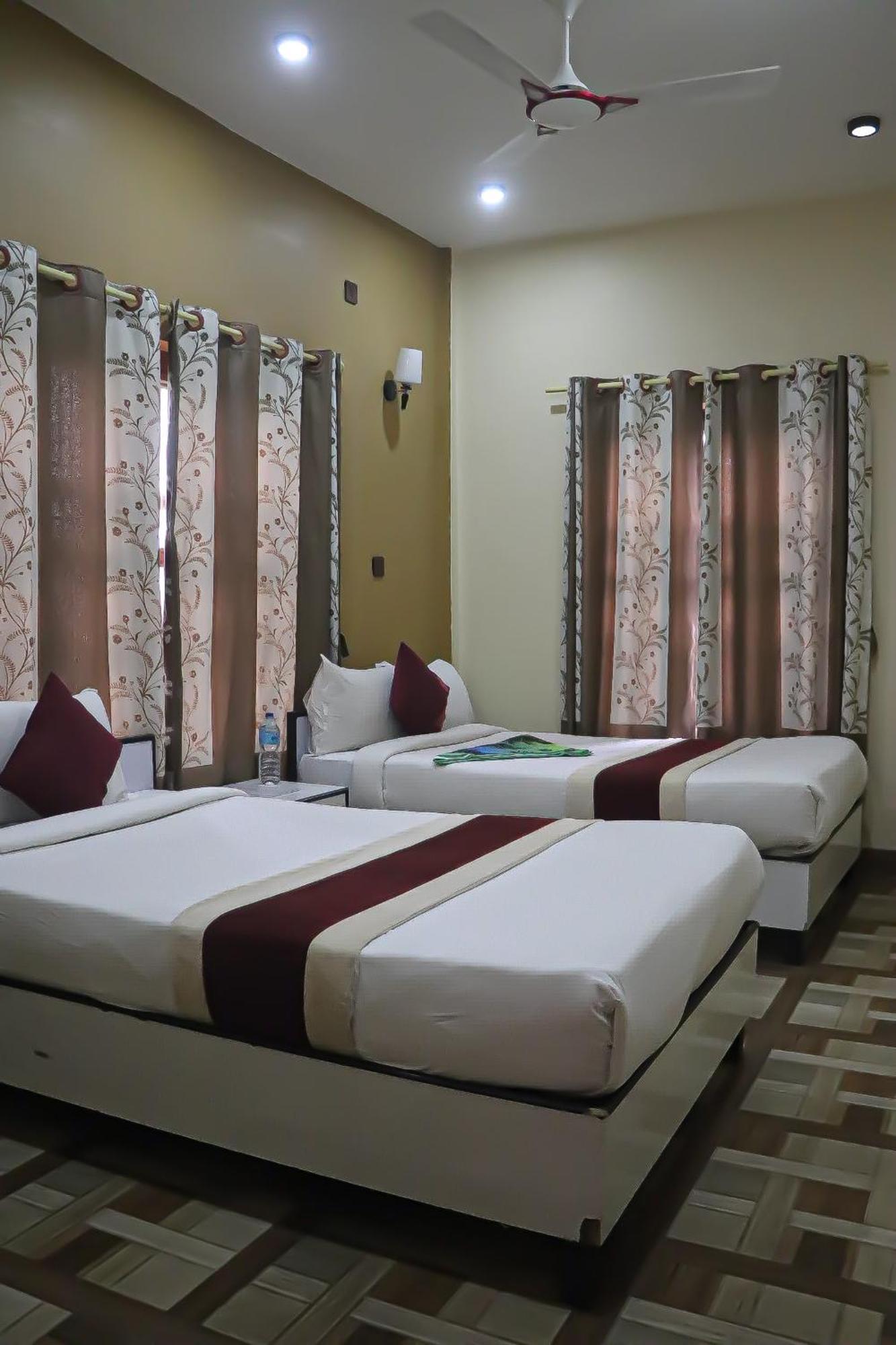 Hotel Flycatcher Chitwan- A Jungle Safari Home Sauraha Esterno foto